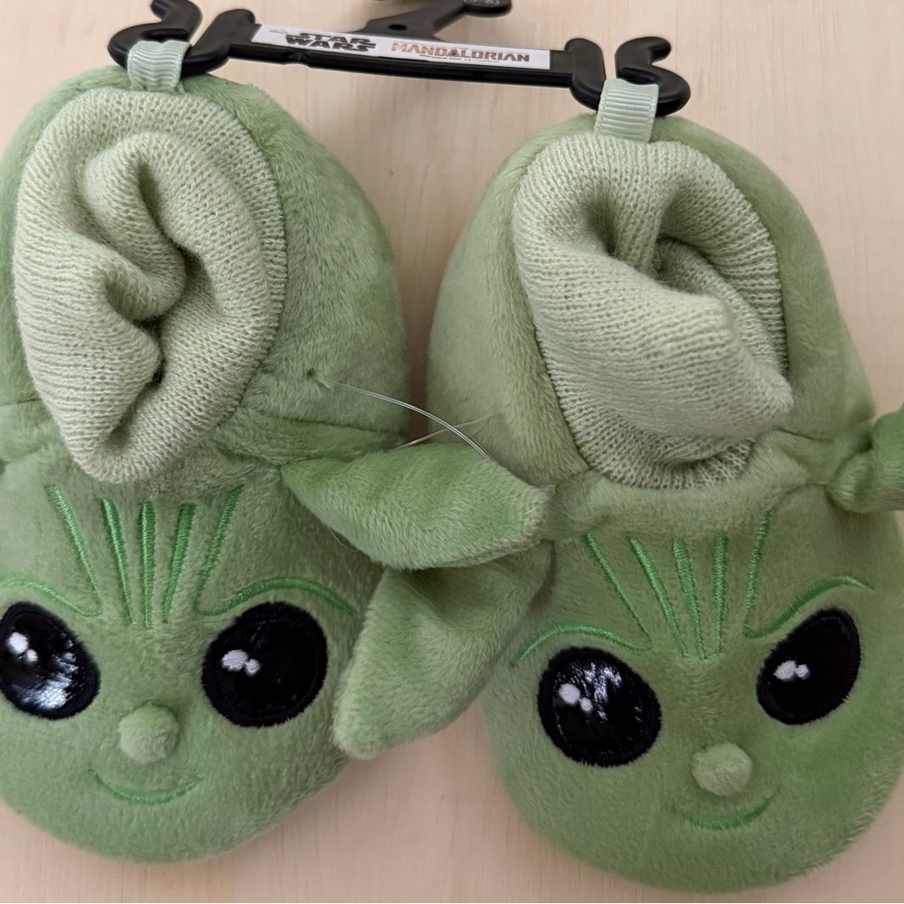 New Star Wars Mandalorian Grogu Baby Yoda Plush Slippers. Size 5-6